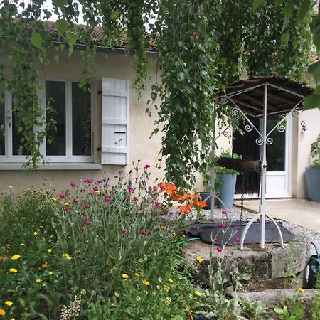Le Gite Du Petit Renard: A Tranquil Gite With Pool Oradour-Saint-Genest 外观 照片