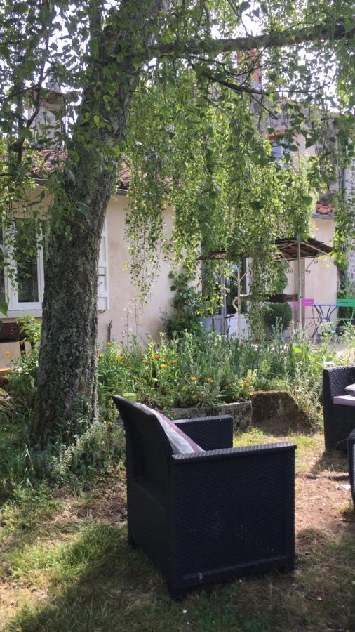 Le Gite Du Petit Renard: A Tranquil Gite With Pool Oradour-Saint-Genest 外观 照片